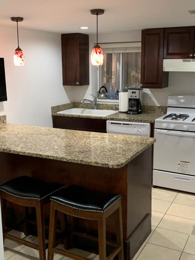 Renovated English Basement 2Bdrm Home Near Metro Washington Exterior photo
