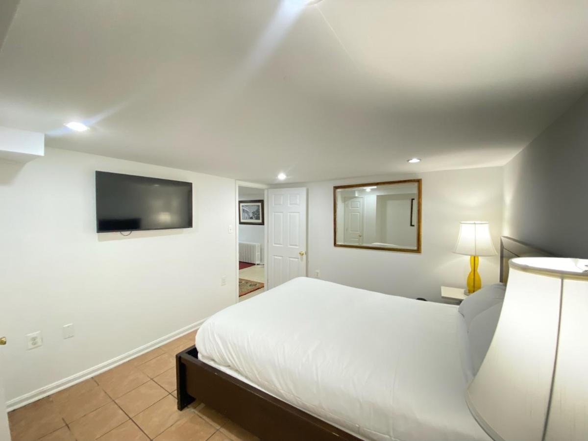 Renovated English Basement 2Bdrm Home Near Metro Washington Exterior photo